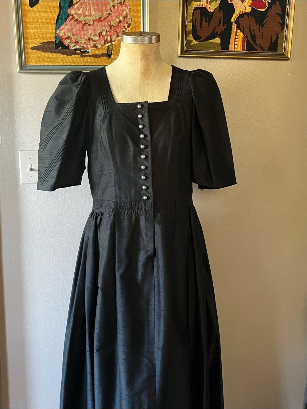 Hofer vintage Classic Black Square-Neck midi Dress with Button Front